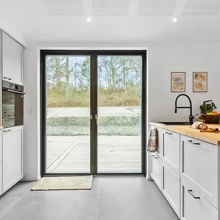 4 Bedroom Lovely In